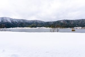 冬の余呉湖