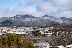 雪の嵐山
